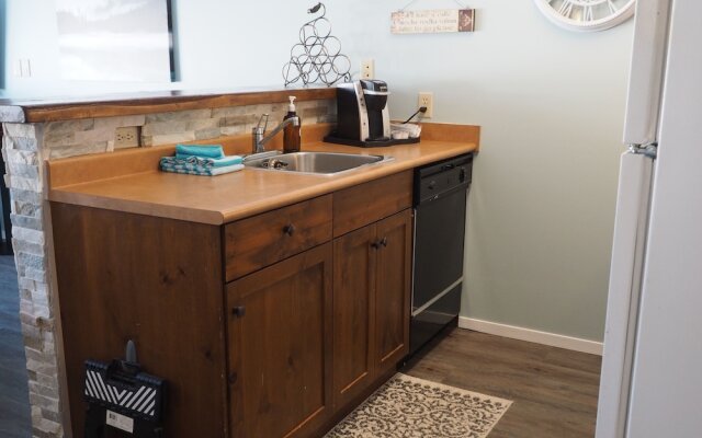 Apex Inn 1 Bdrm Suite 305-306 2 Bedroom Condo