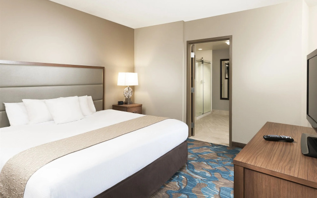 DoubleTree by Hilton Hotel West Palm Beach Airport