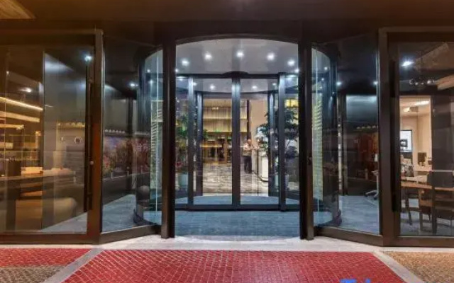 Mehood Lestie Hotel（Urumqi Tianshan International Airport Branch）
