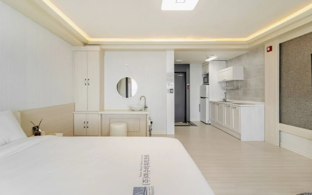Yeosu Sunset Hostel and Pension