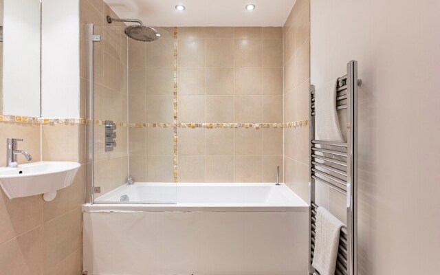 Child & pet friendly | Parking