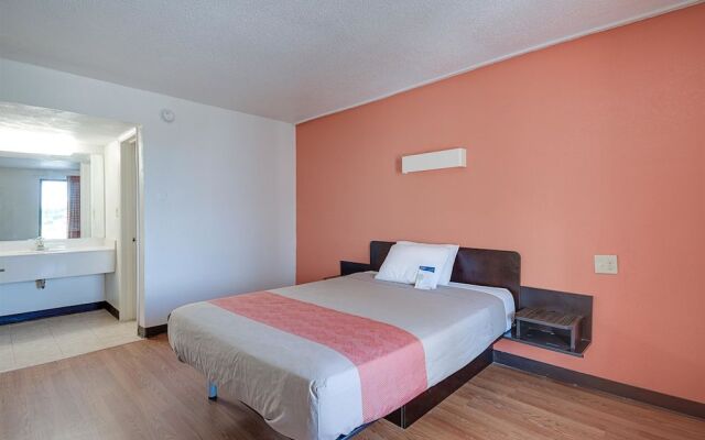 Motel 6 - High Point