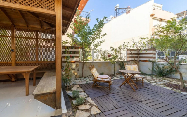 Stylish Duplex With Garden and Gazebo in Muratpasa