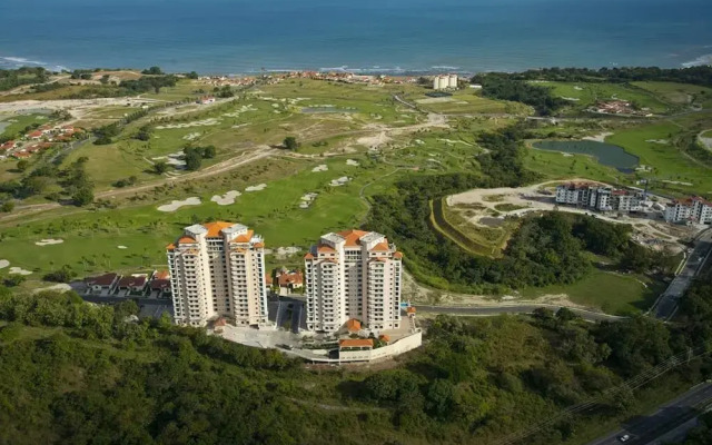 The Golf-view Condo by Acomodo