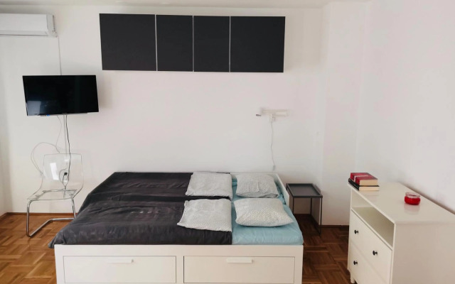 West vibes apartment