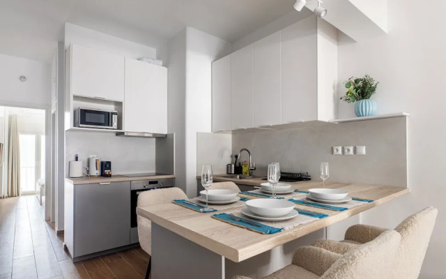 Les Nuances de Blue 1-BR Apt in Athens