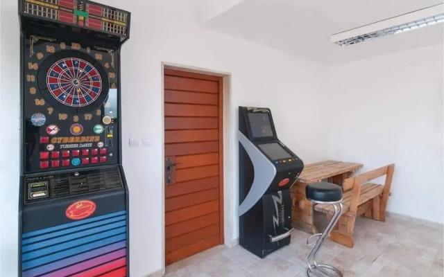 Niksi - With Pool - H