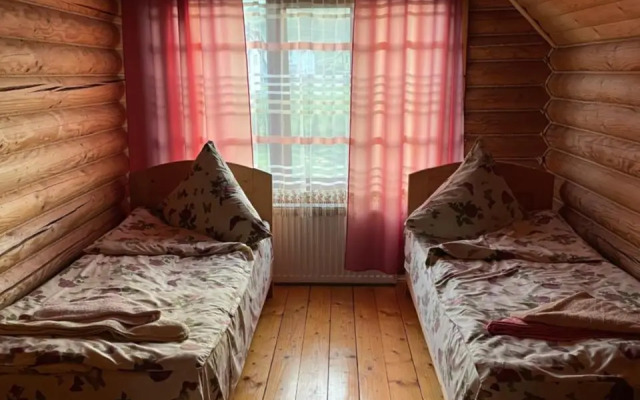 Wodden Cottage in Yasinya