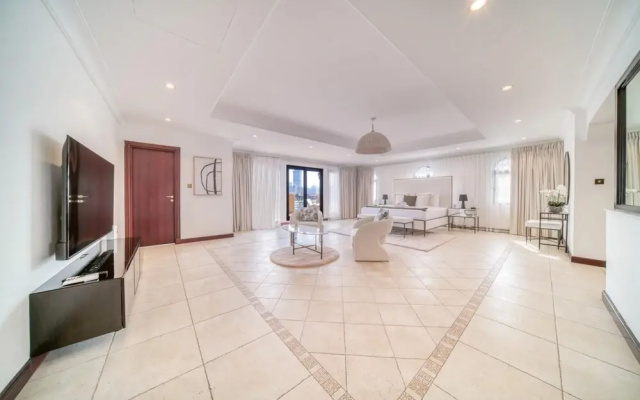 Exclusive 6BR Palm Villa w Private Pool and Beach