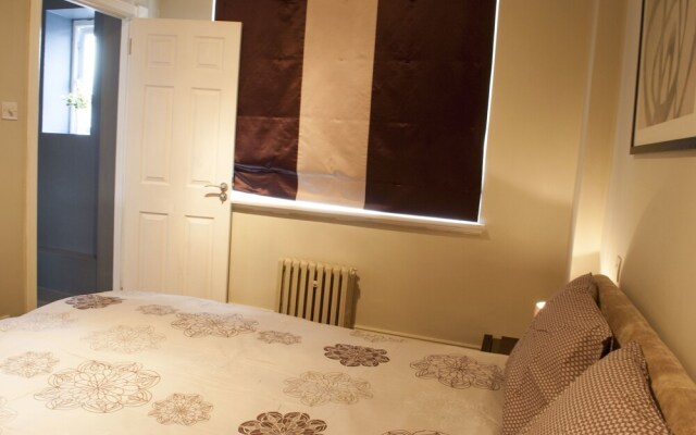 2 Beds Harrods Apartments