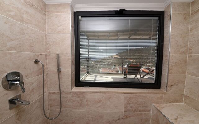 Villa Zeki by Akdenizvillam