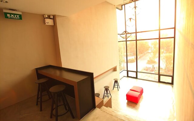 The Plubpla Serviced Apartment
