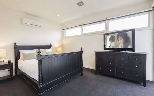 Boutique Stays - Elwood Hideaway