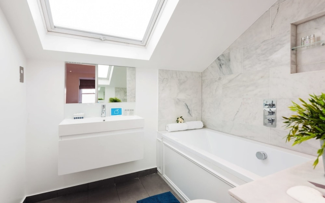 Lillie Road Residence Iv (No Front Desk)