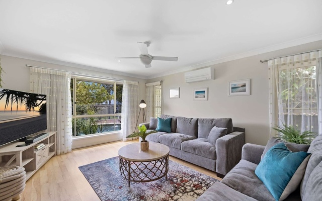 Spacious 4-bed Family Retreat With Pool – Guest Rooms – Coolum Beach