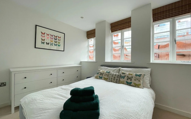 Modern Urban Sheffield Hideaway