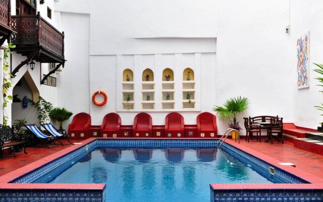 Dhow Palace Hotel