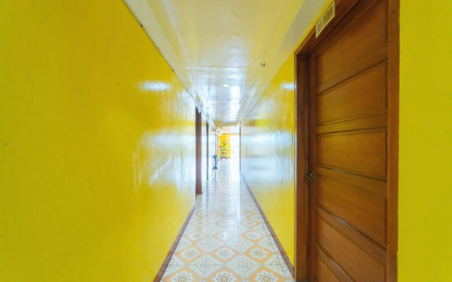 RedDoorz near Golden Sarok Shrine