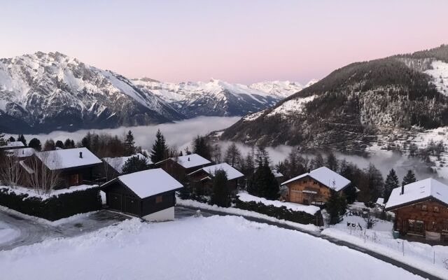 Cozy Apartment with Balcony in La Tzoumaz