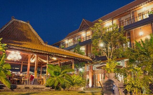 Omah Sinten Heritage Hotel & Resto