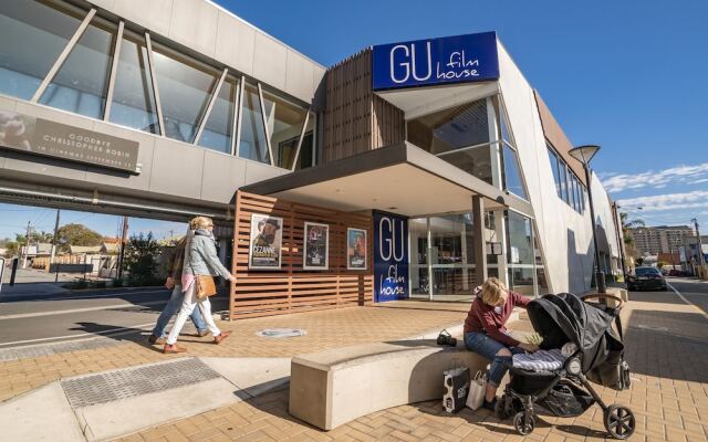 Ocean Sunset Glenelg Central Studio Apt