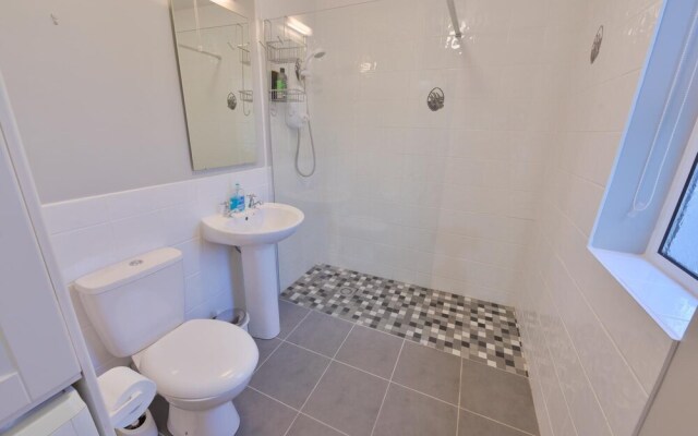 10mindrivecliffsofmoher-cozy2br-parking-wifi