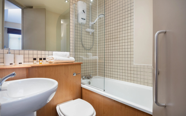 Luxurious Lawrence House Serviced Apartment