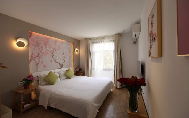Dali Four Seasons Hostel