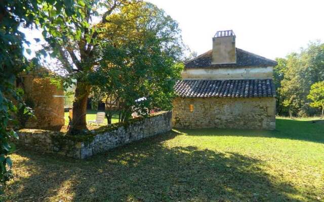 Cosy Holiday Home in Sainte-Croix with Garden
