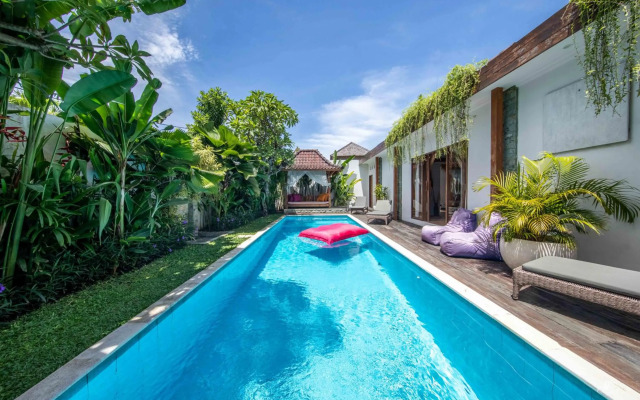 Elvano villa in heart of seminyak and near beach