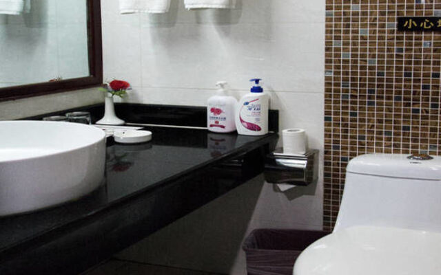 Kunming Jinggu Hotel