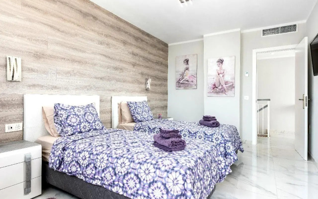 Modern 4 bedroom villa in Costa Adeje