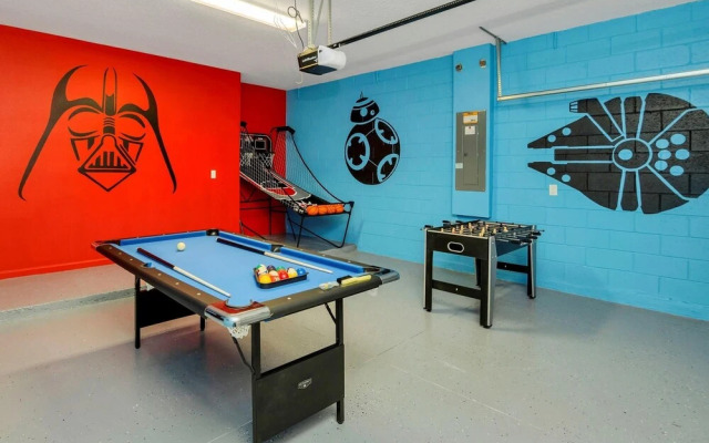 6BR Luxury Home - Private Pool Games Room