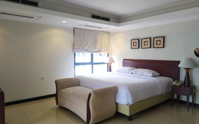 Grand Tropic Suites Hotel