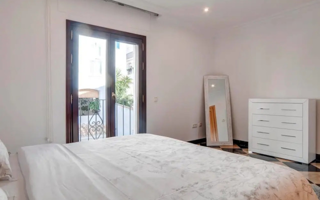 InstaStay Front line Harbor Apartment