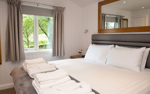 Super King Lodge-sleeps 2-hottub-sea View