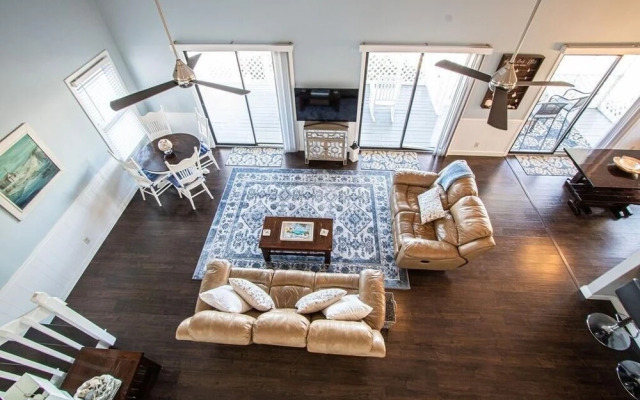 Reel 'em Inn 4 Bedroom Home by RedAwning