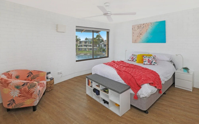 Canal7-On The Mooloolaba Canal