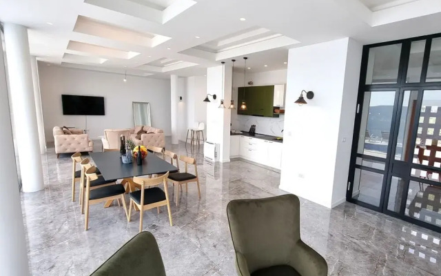 Pool Villa Luxoria Trebesin