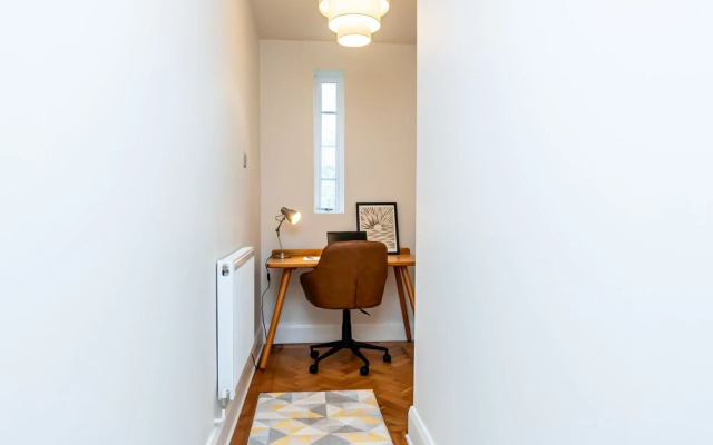 Stunning 2-bed Apartment in Purley - Croydon Gem