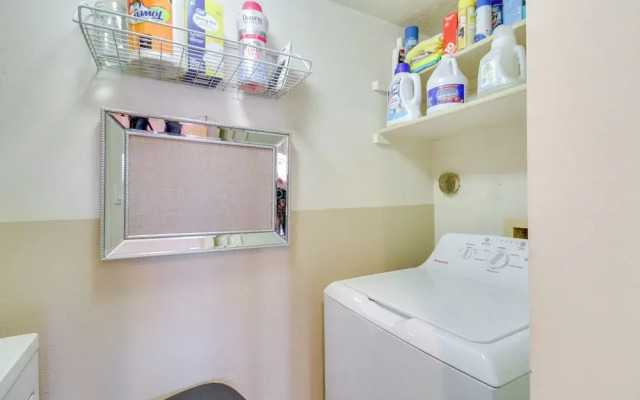 1 Mi to Unm: Convenient Albuquerque Townhome!