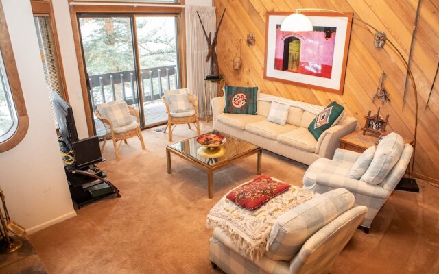 126 Ridgepoint 3 Bedroom Townhouse by RedAwning