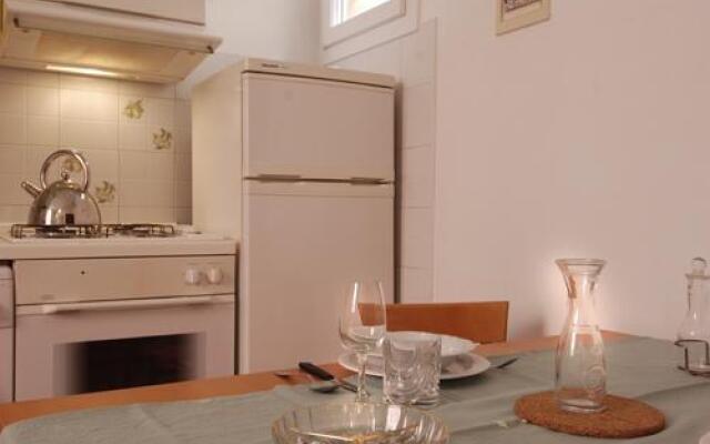 Andrea Da Faenza Halldis Apartment