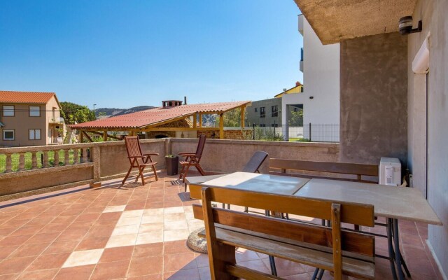 Stunning Apartment in Lopar With Wifi and 2 Bedrooms