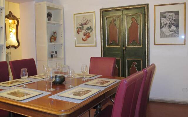 Aurora in Pantheon Apartment