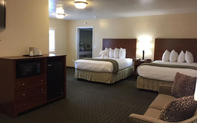 Dinosaur Inn & Suites