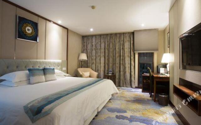 Zhenbao Holiday Hotel (Nanjing Olympic Sports Center)