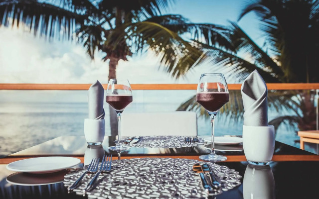 Carana Beach Hotel