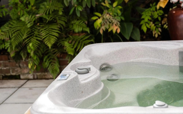 Charming 1920s Villa on Bealey Ave