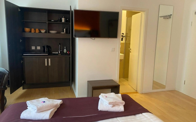 sevenDays Hotel BoardingHouse